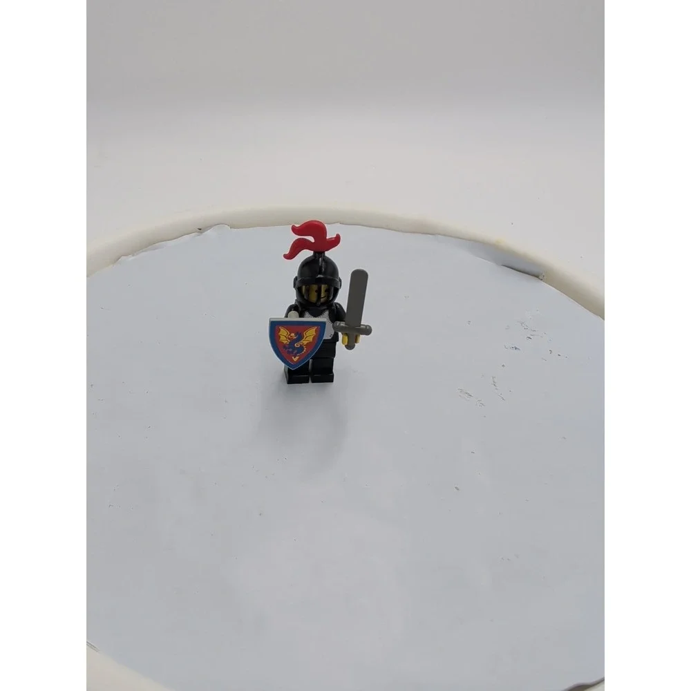 Lego Castle Minifigure cas175‎ Black Knight Breastplate Red Plume Cape Shield